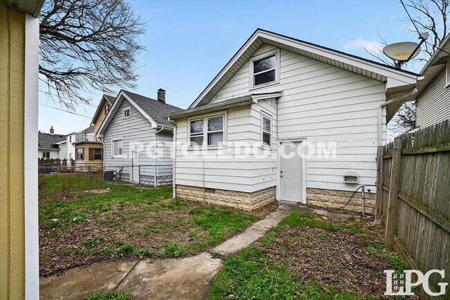 Building Photo - 128 Carbon St