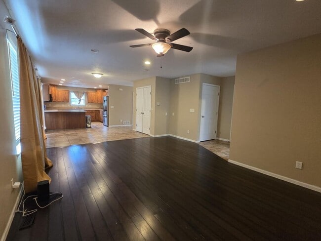 Building Photo - Large family corner lot home for rent!