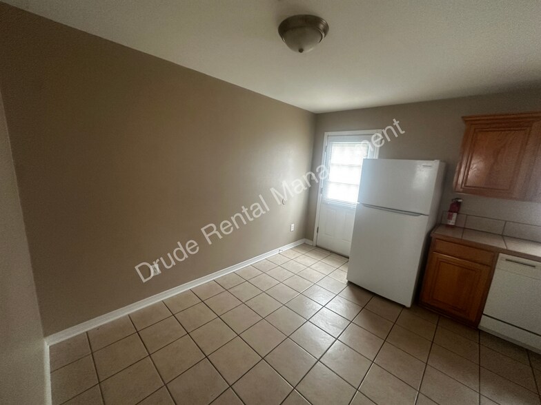 Building Photo - 14018 Virginia Dr