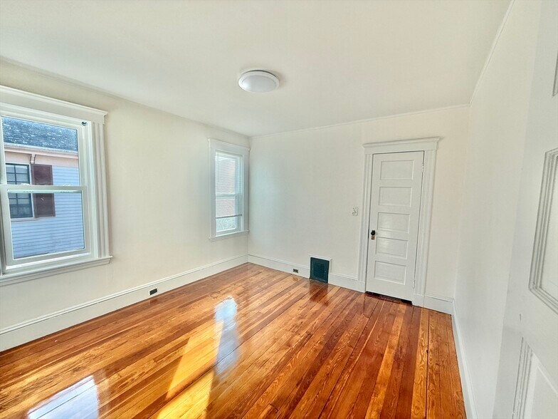 Building Photo - 29 Hollis St
