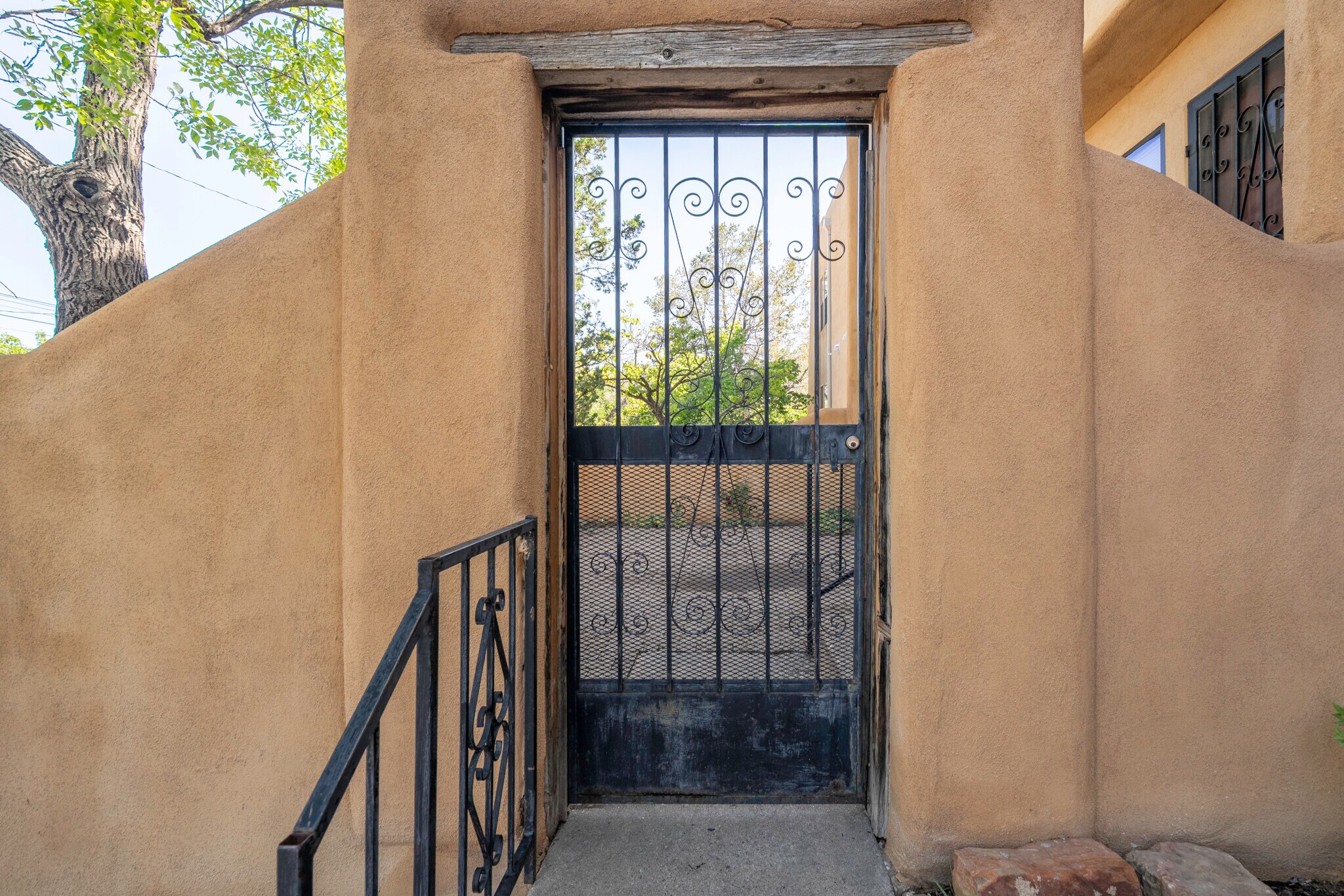 Building Photo - 207 Camino de los Marquez