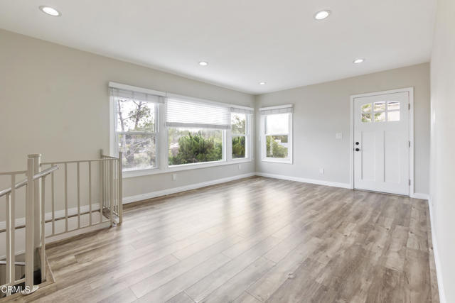 Building Photo - 744 Onarga Ave