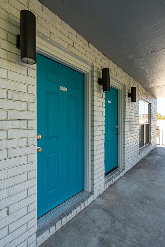 Building Photo - The Murals on Niazuma