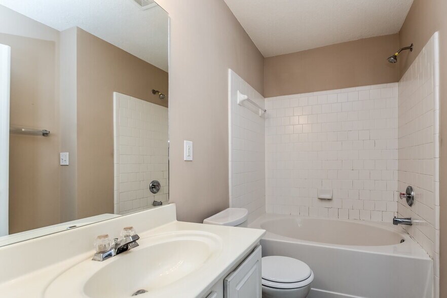 Building Photo - 4645 Valais Ct