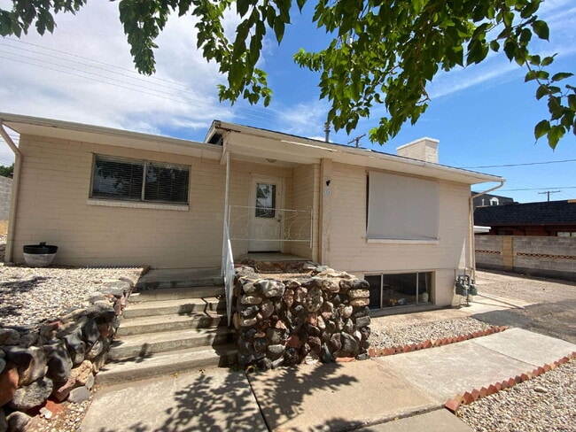 Building Photo - 2-Bed, 2-Bath Townhome in Saint George