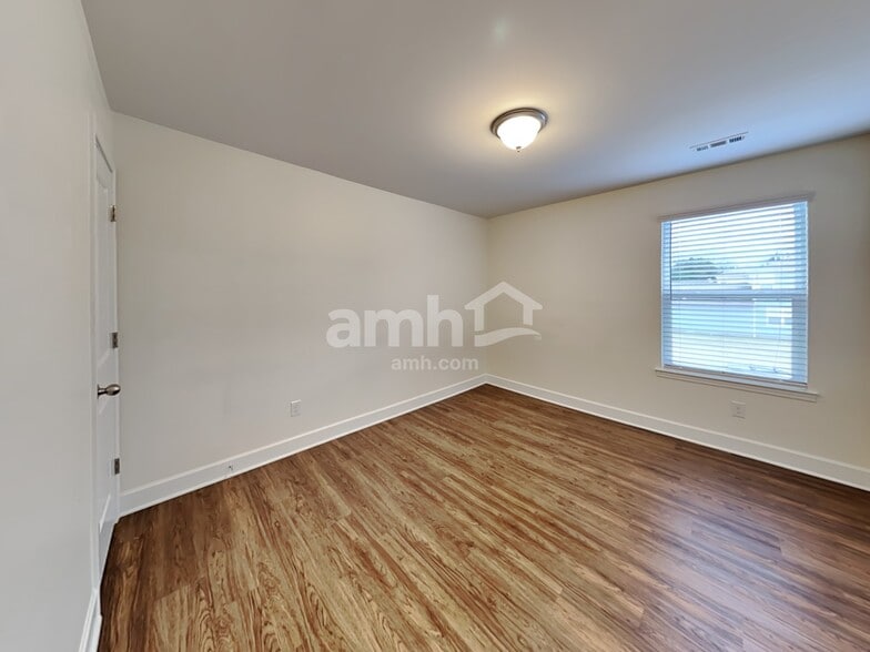 Building Photo - 5068 Trailwater Dr