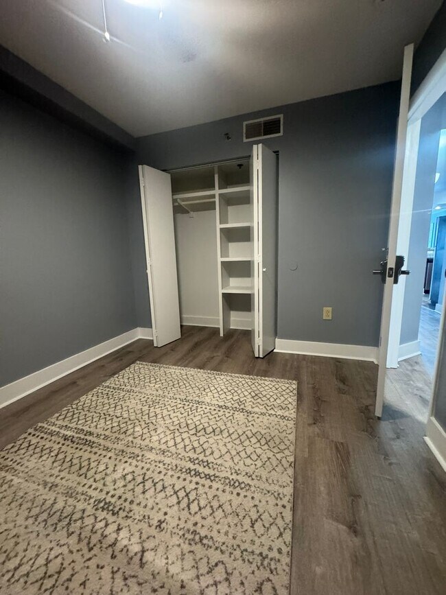 Building Photo - Lake Plaza: Available for EARLY MOVE-IN as...