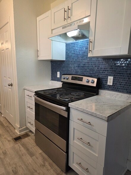 Building Photo - 2216 E 72nd St