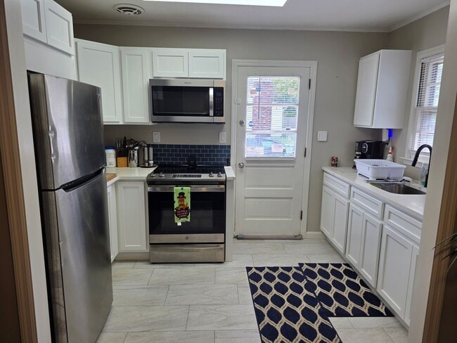 Building Photo - Take a look on this beautiful corner property