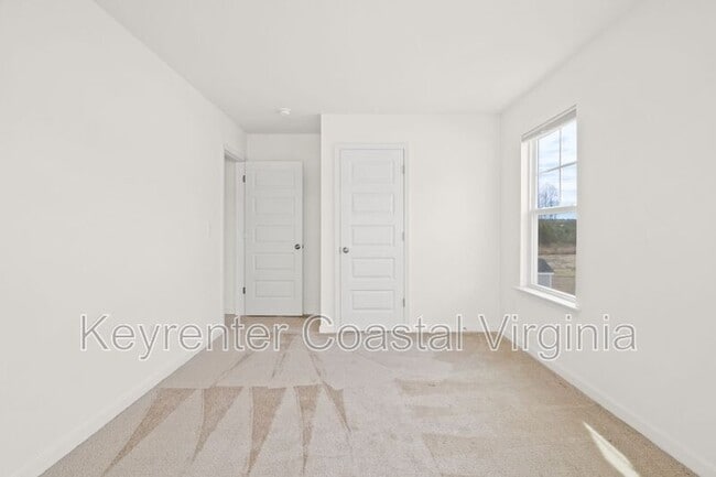 Building Photo - 305 Tarn Ct