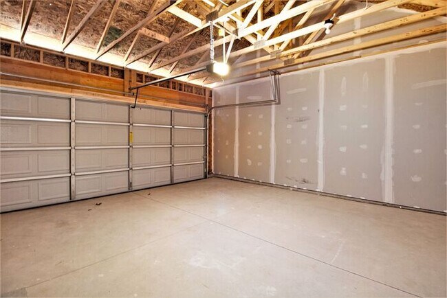 Building Photo - 2212 Macatawa Ln