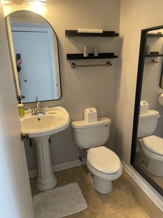 Building Photo - 9 Railroad St