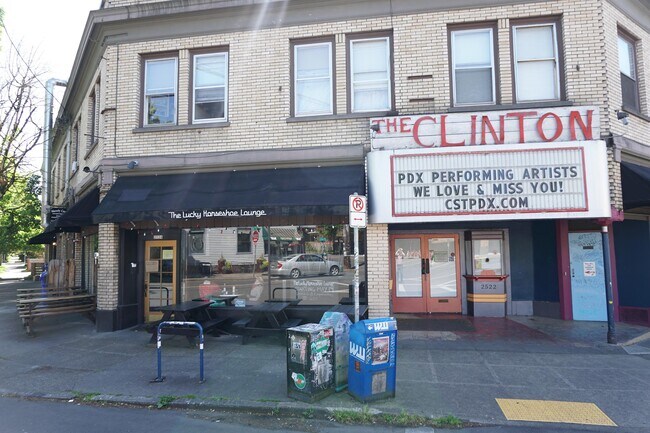 Building Photo - 3312 SE 23rd Ave