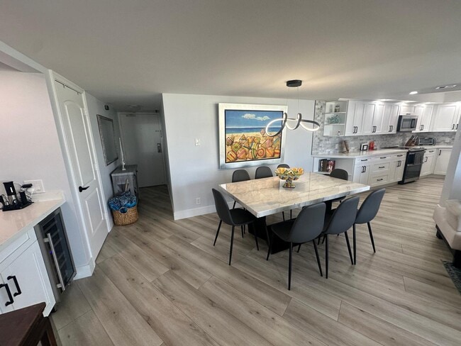 Building Photo - 5420 N Ocean Dr