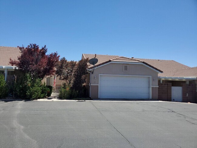 Building Photo - The Seasons @ Mesa Hills 3 bed/2 bath