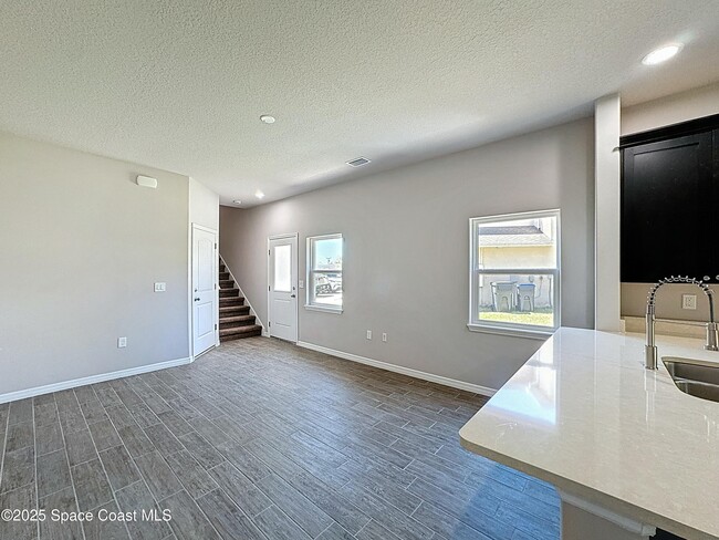 Building Photo - 512 L M Davey Ln