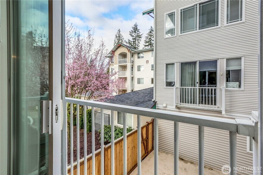 Building Photo - 13301 SE 79th Pl