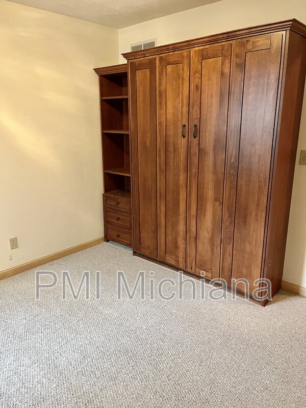 Building Photo - 1973 Creekbank Ln