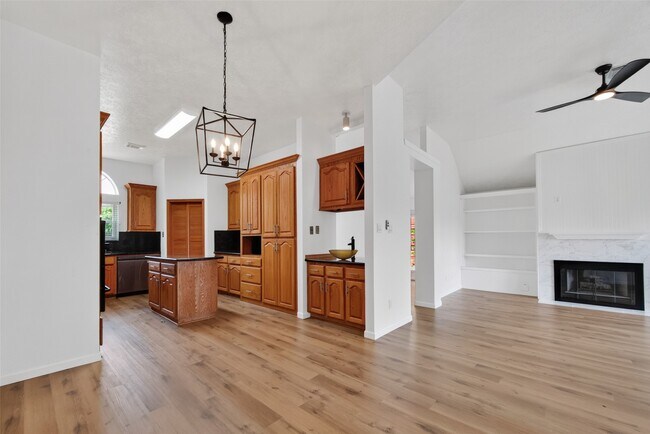 Building Photo - 7403 Oak Walk Dr