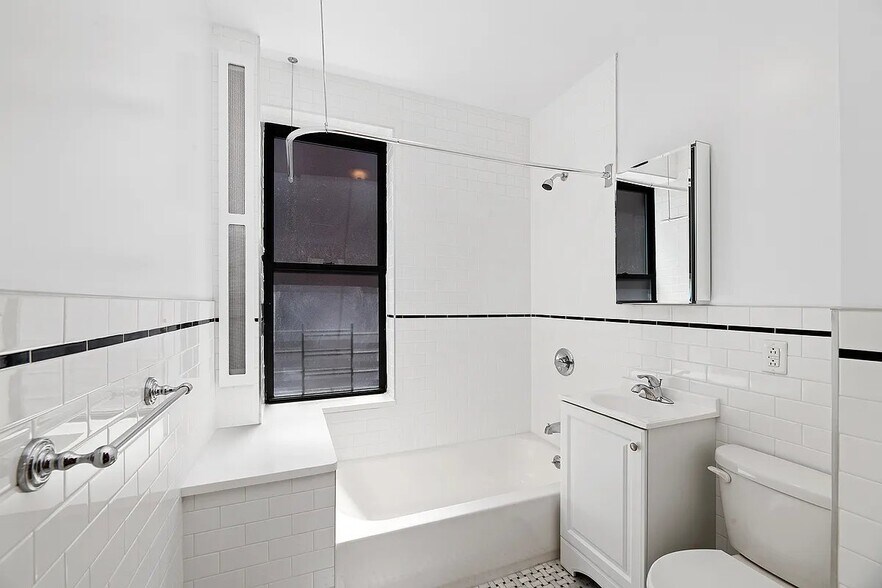 Building Photo - 206 Rivington St