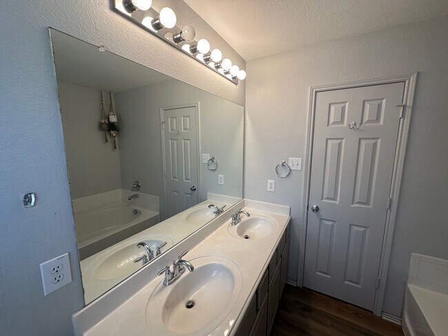 Building Photo - 5212 Blackwood Dr
