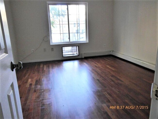 Building Photo - 2471 Belmont Ave