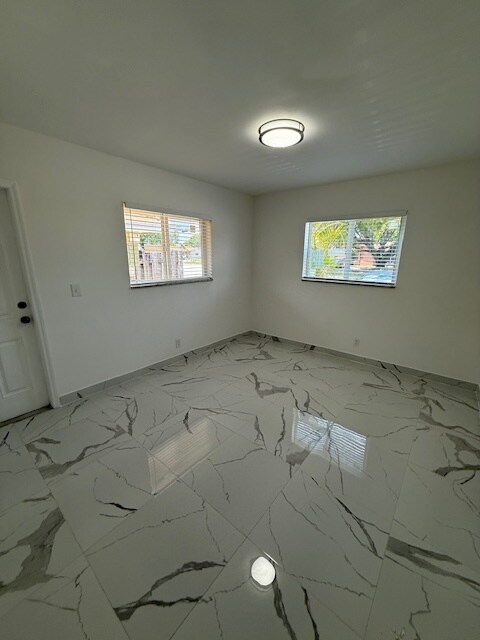 Building Photo - 5962