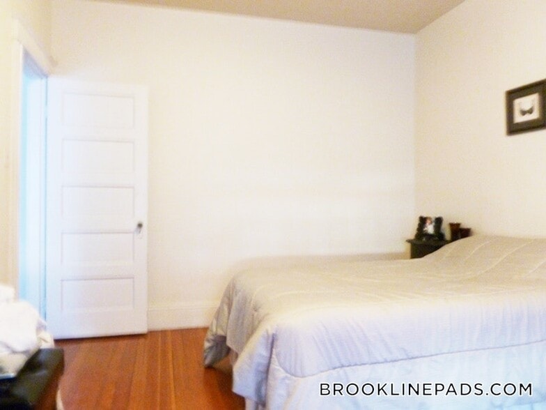 Building Photo - 208 Winthrop Rd