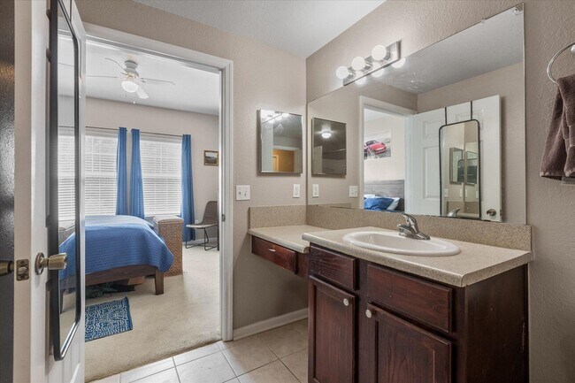 Building Photo - 2801 Chancellorsville Dr