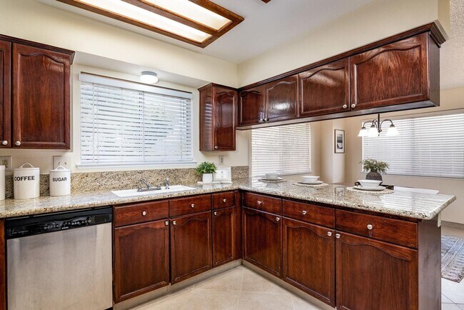 Building Photo - Beautiful 3 bedroom home in Clovis!