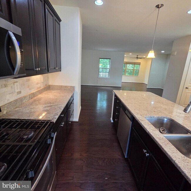 Building Photo - 7825 Rappaport Dr