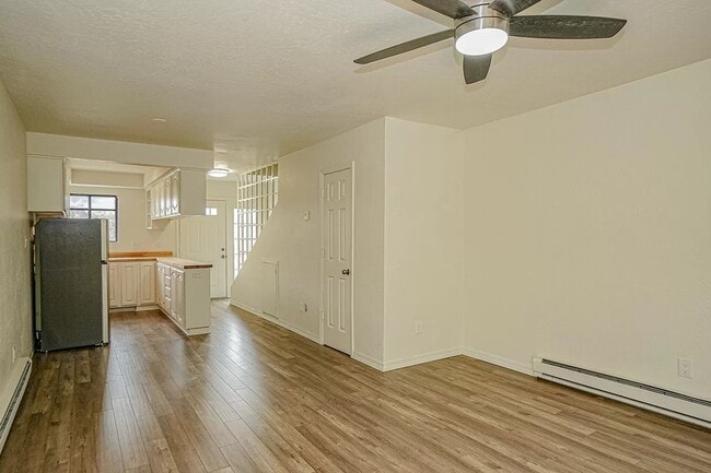 Building Photo - Two bedroom Townhouse near Ashland Community Hospital