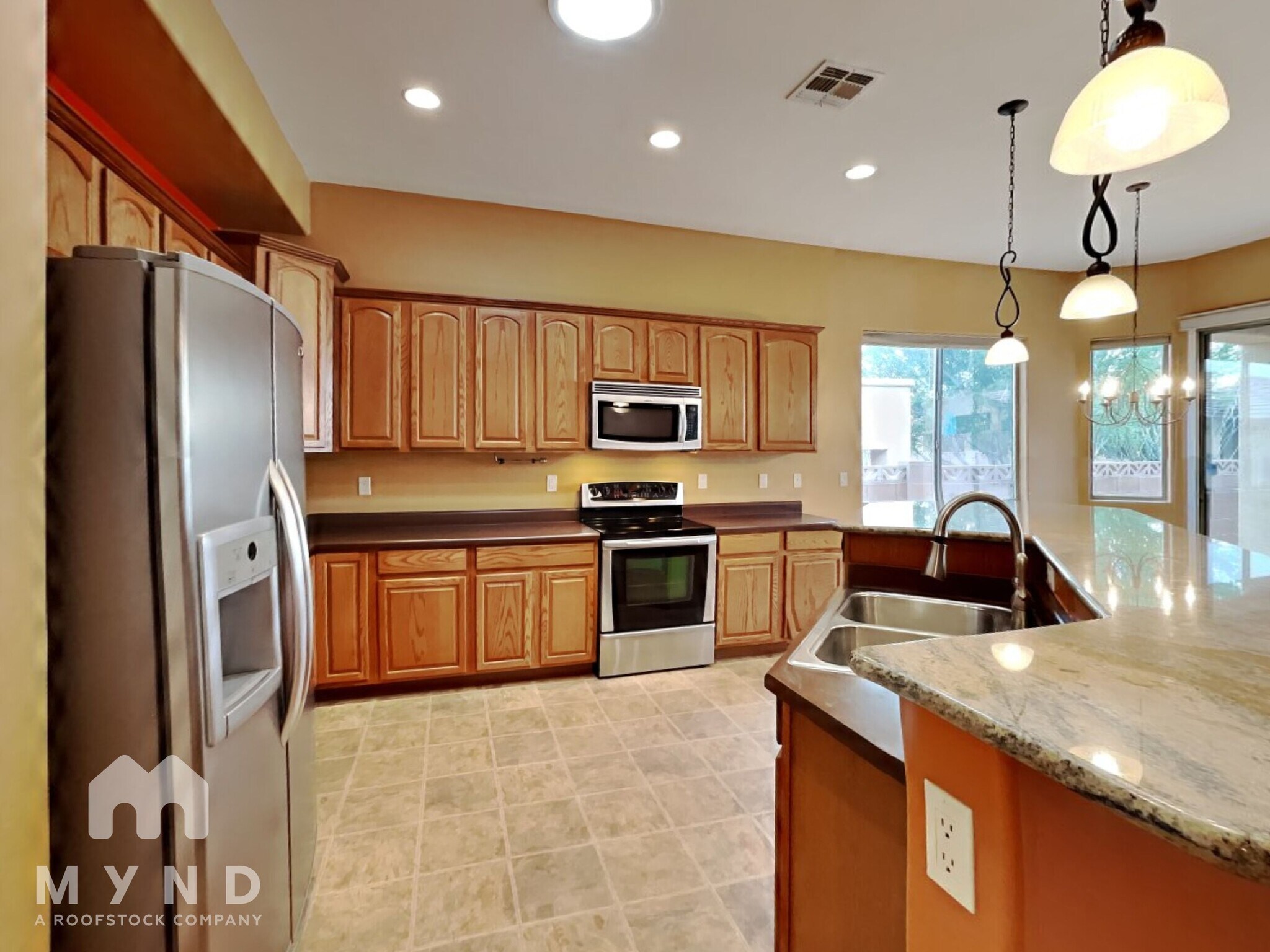Building Photo - 1141 W Tenniel Dr