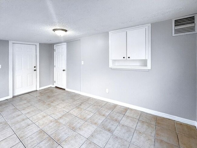 Building Photo - 8628 Velvet Dr