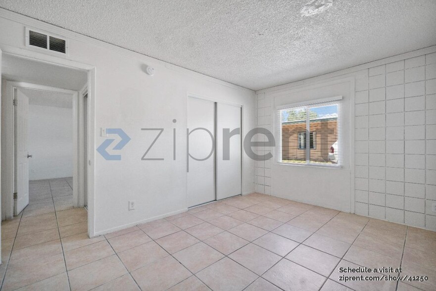 Building Photo - 2018 W Cactus Rd