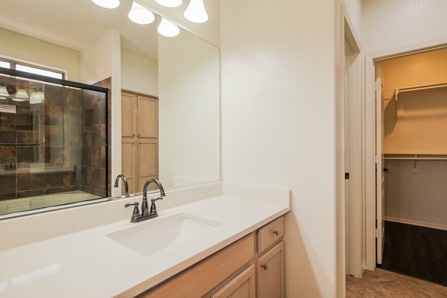 Building Photo - 8724 N 57th Dr