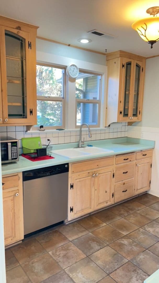 Building Photo - 2 Bedroom 1 Bath Home