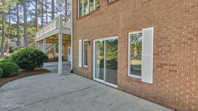 Building Photo - 11 Whisper Lake Dr