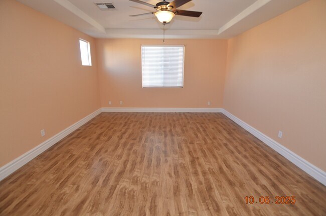 Building Photo - 638 Harvester Course Dr