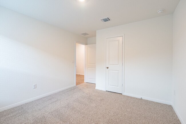 Building Photo - Beautiful 4 bedroom, 2.0 bathroom home in Leander!!!