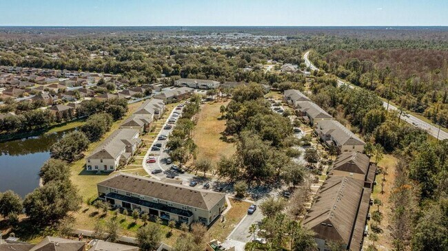 Building Photo - 3 Bedroom 3 Bath Kissimmee Emerald Lake Townhome with 2 Master Suites and Stainless Appliances!