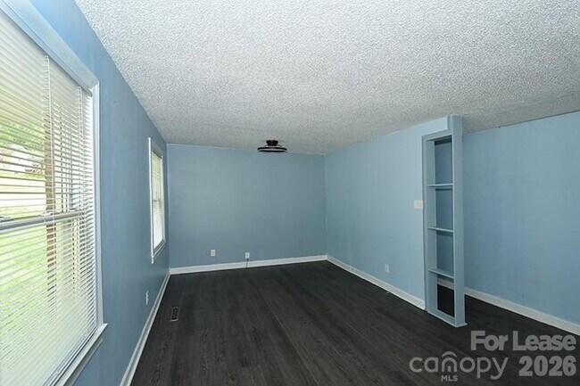 Building Photo - 266 Long St