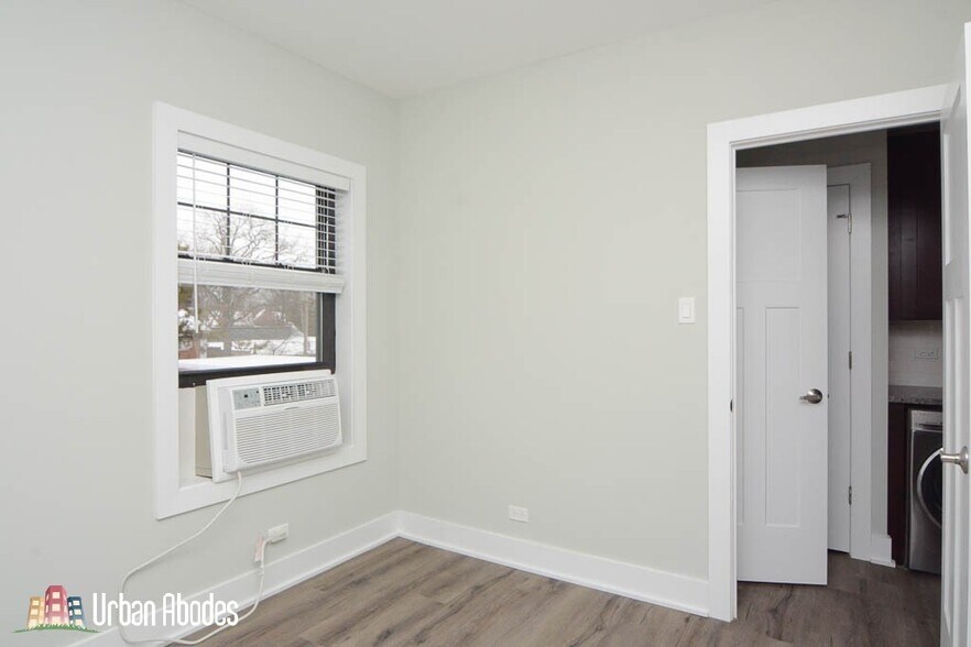 Building Photo - 727 Saint Johns Ave