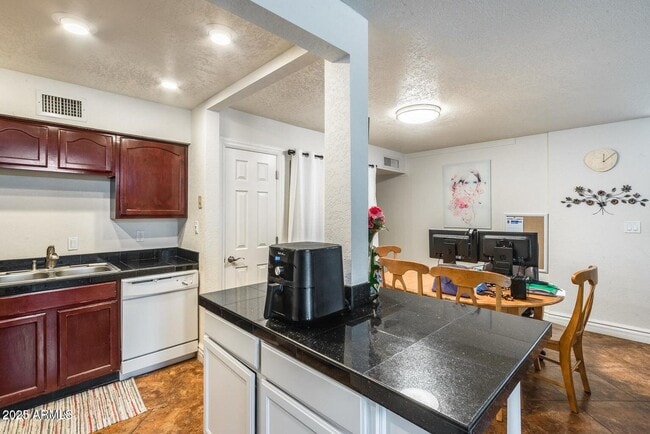 Building Photo - 4202 N 28th St