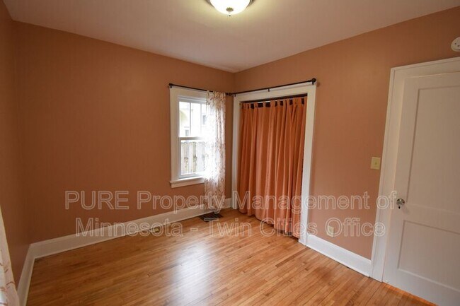 Building Photo - 2727 Queen Ave N