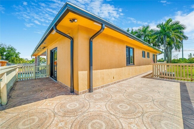 Building Photo - 26500 SW 167th Ave