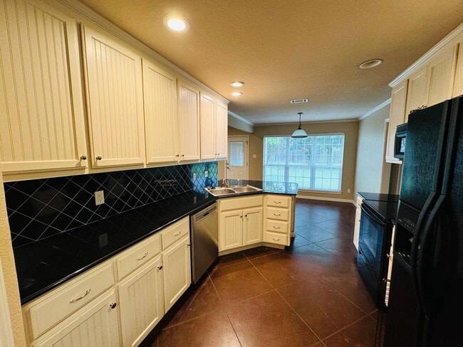 Building Photo - Beautiful China Spring Home