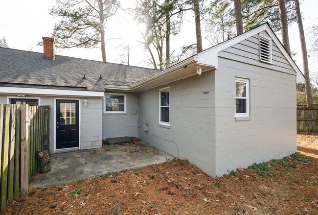 Building Photo - 2506 Kenmore Rd