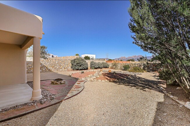 Building Photo - Beautiful Home in Sonoma Ranch with Amazin...