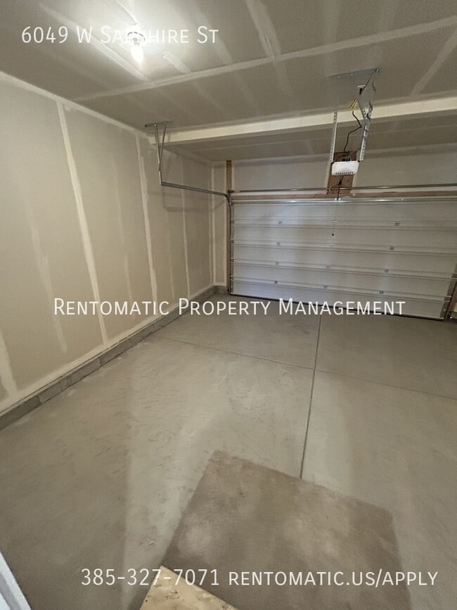 Building Photo - 6049 W Sapphire St